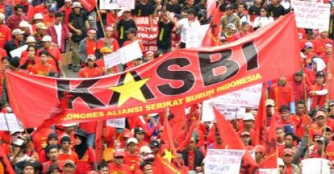 Aksi para buruh yang tergabung dalam Aliansi Buruh Menggugat (ABM) Jatim dan KASBI pada Hari Buruh Internasional di Surabaya (Dok. ABM Jatim)