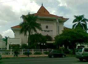 Gedung DPRD Kota Surabaya (Dok. detiksurabaya.com)